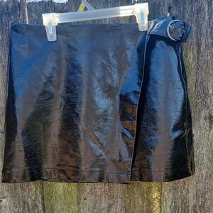 Avec Les Filles Shiny Black Faux Leather Mini Skirt W/ Buckle Sz L Waist 32'